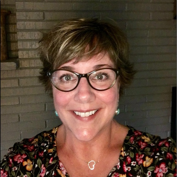 Meet your Posher, Liz - Picture 1 of 1